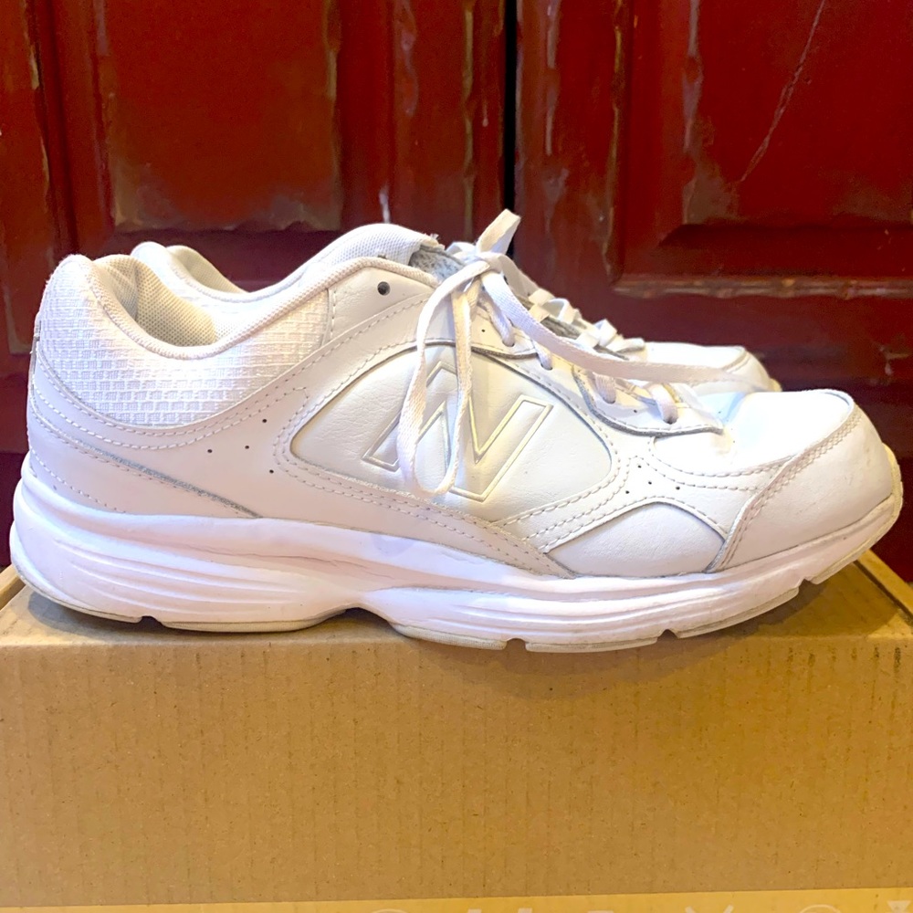 Chunky White on White Sneakers New Balance 456 Comfort Fit